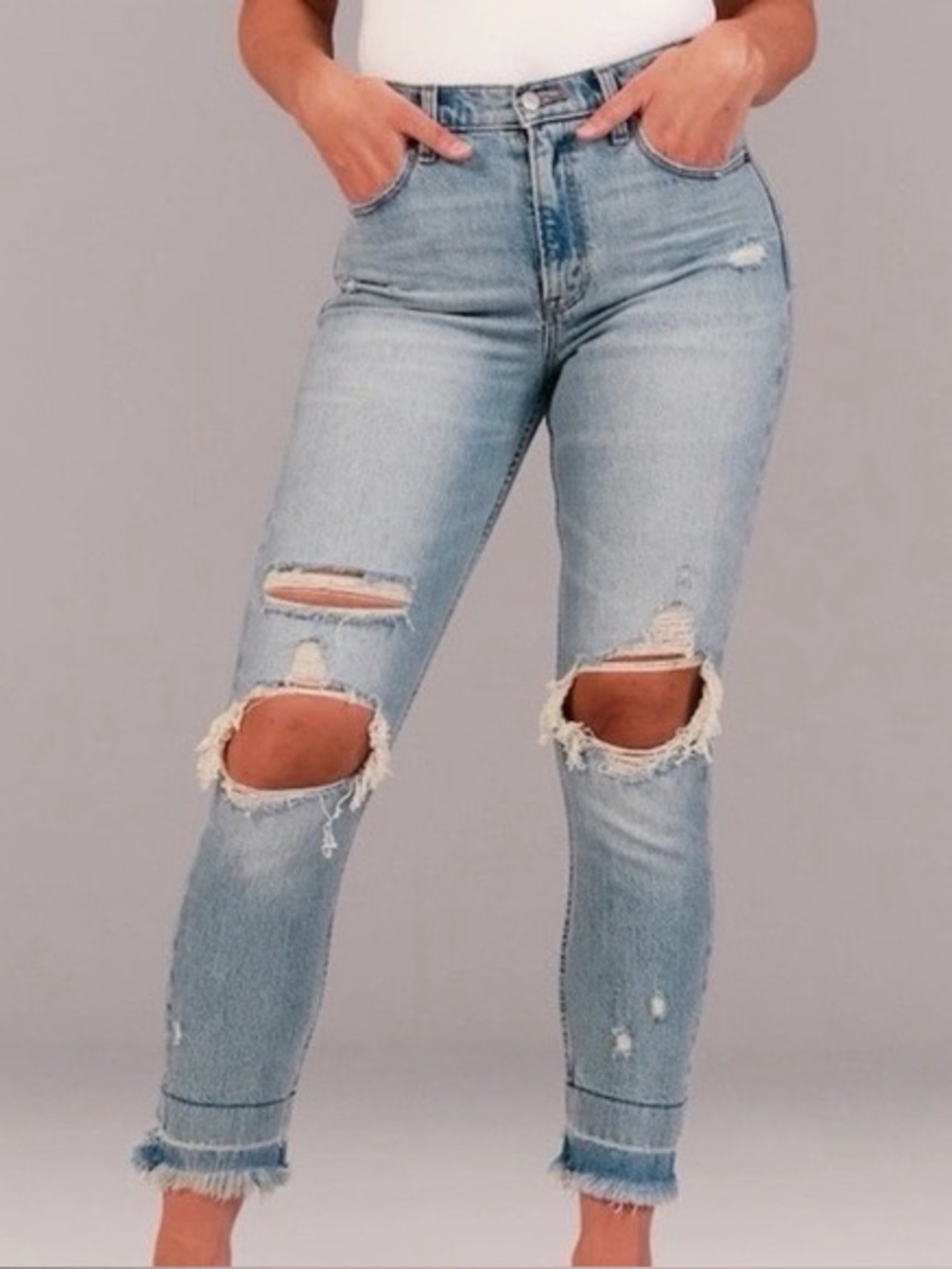 Abercrombie & Fitch High Rise Mom Jeans Distressed - 27